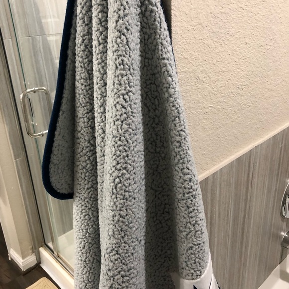 Dallas Cowboys Throw Blanket - Picture 3 of 3